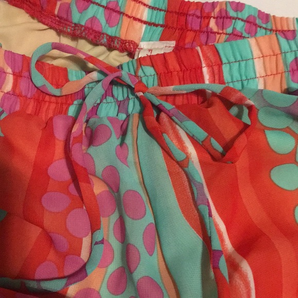 Pattered Shorts ☀️ 🏝 🍹 - Picture 4 of 5